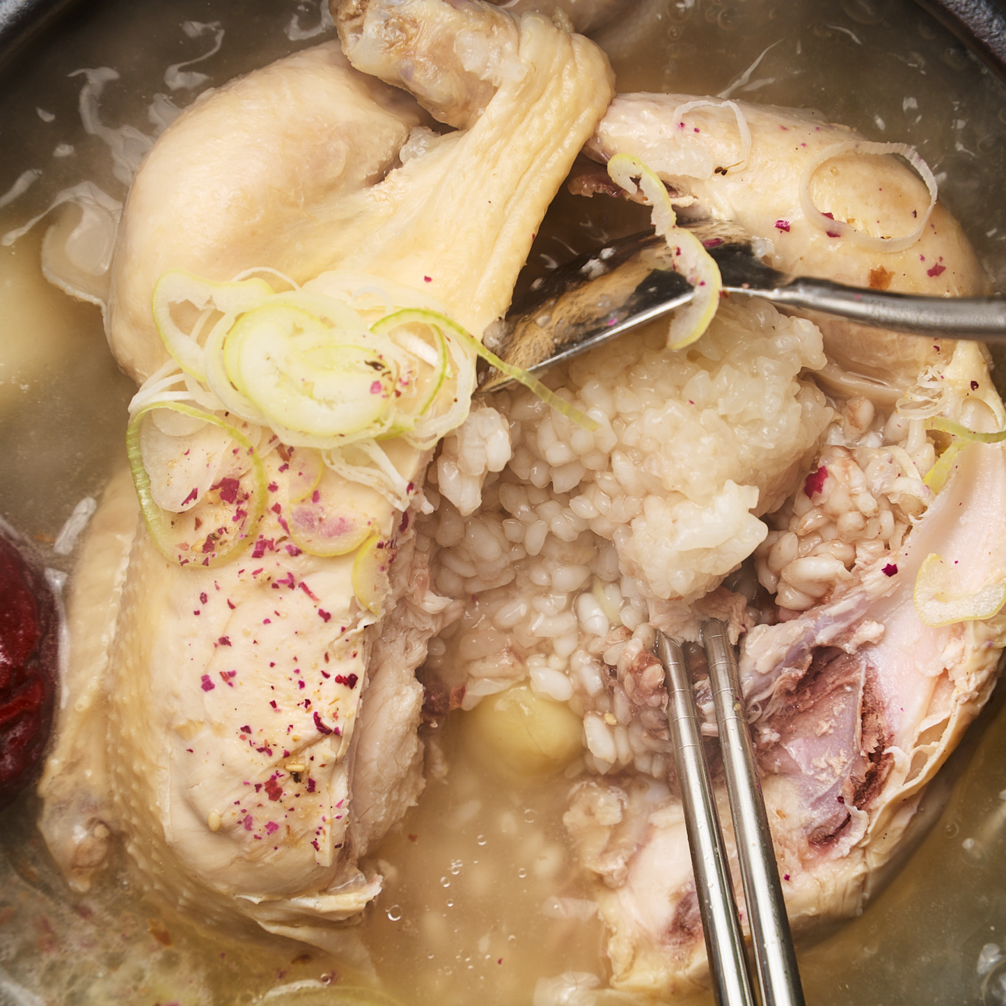 薬膳塩で食べる参鶏湯-サムゲタン-(丸鶏)