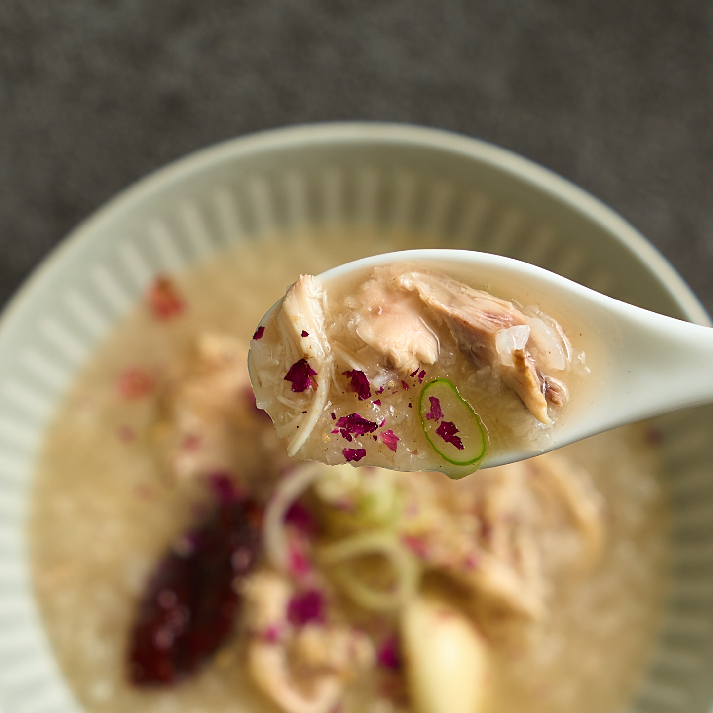薬膳塩で食べる参鶏湯-サムゲタン-(丸鶏)
