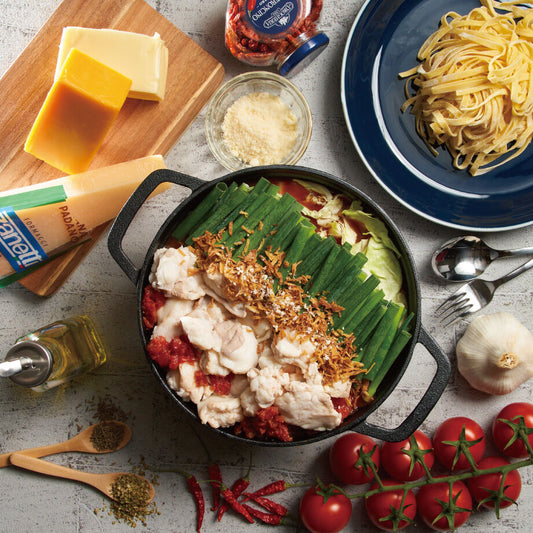 【追いチーズで2度旨い】極上生パスタで〆る国産牛もつ鍋-チリトマト味-(2~3人前)|送料無料