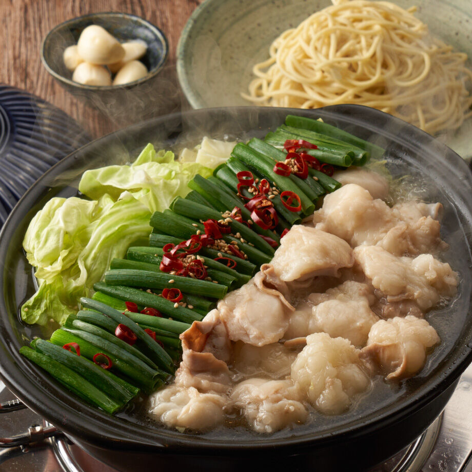 \\\ ベストセラー商品 /// 秘伝国産牛もつ鍋-醤油味- 特製〆ちゃんぽん麺セット｜TAKUNABE