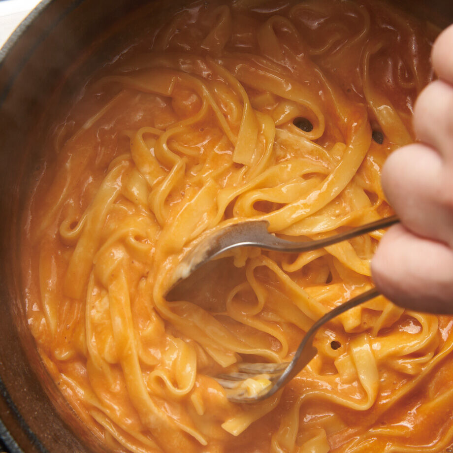 追いチーズで2度旨い。極上生パスタで〆る国産牛もつ鍋-チリトマト味-