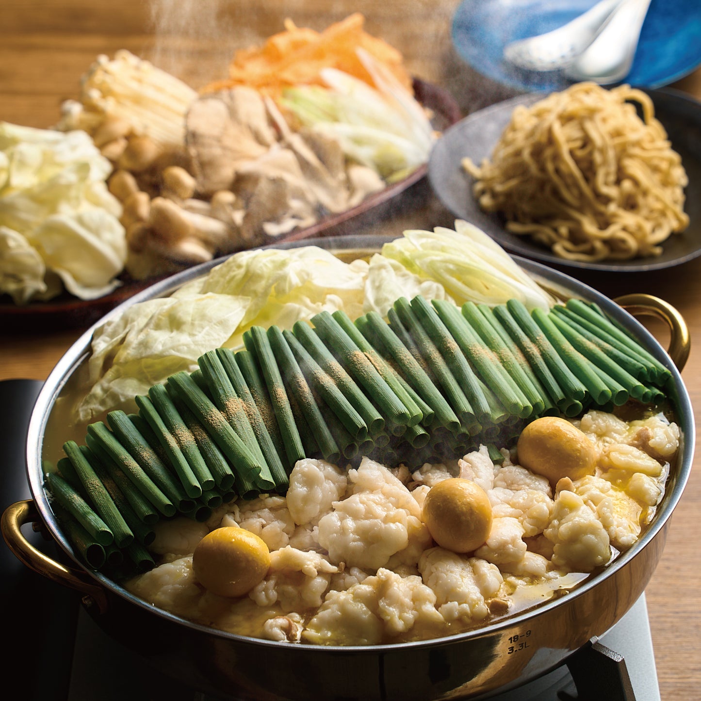 新旬屋本店監修「金の鶏塩もつ鍋 」特製多加水麺〆ラーメン付セット