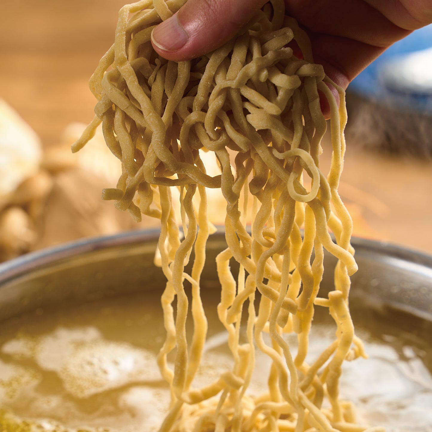 新旬屋本店監修「金の鶏塩もつ鍋 」特製多加水麺〆ラーメン付セット